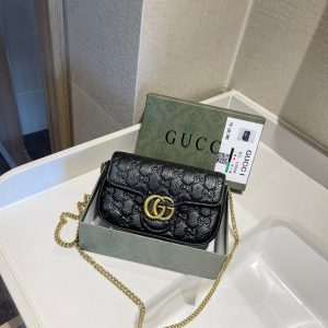 Gucci GG Marmont Matelassé Super Mini Bag