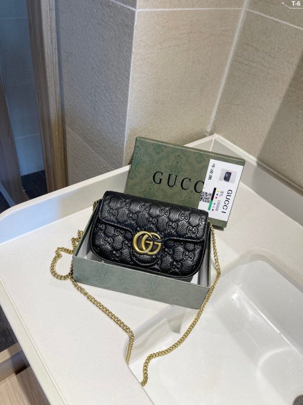 Gucci GG Marmont Matelassé Super Mini Bag