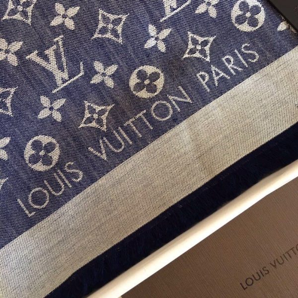 EN – Luxury LUV Scarf 018