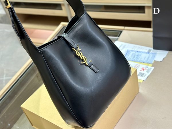 Saint Laurent Women Le 5 À 7 Leather Hobo Bag