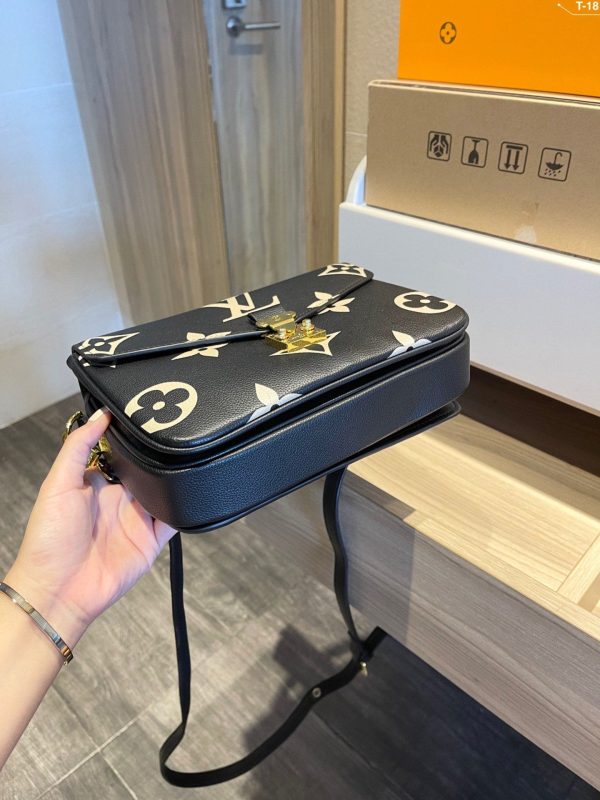 Louis Vuitton Pochette Metis Woc