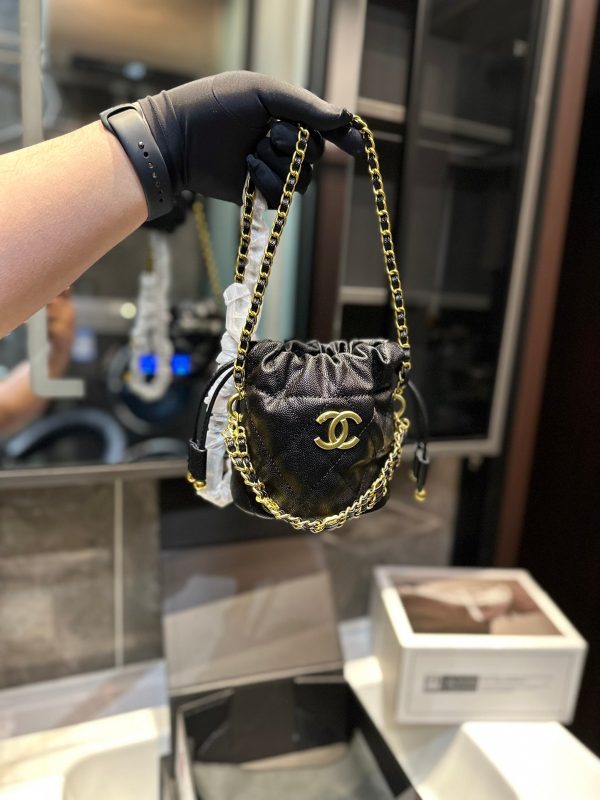 Chanel 22 Mini Handbag ‘Black’
