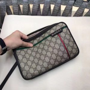 GUCCI GG SUPREME CLUTCH