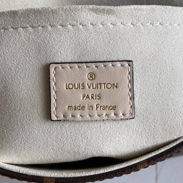 LOUIS VUITTON Locky BB