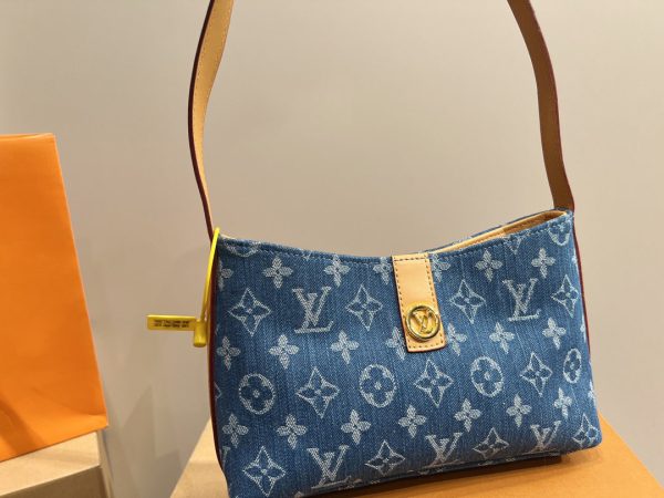 LV Hills Pochette Bag Monogram