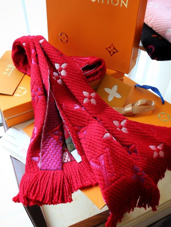 EN – Luxury LUV Scarf 002