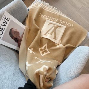 EN – Luxury LUV Scarf 011