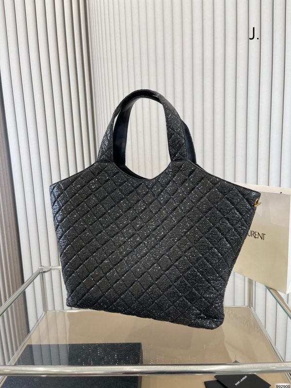 Women Saint Laurent Icare Maxi Shopping Bag In Quilted Lambskin