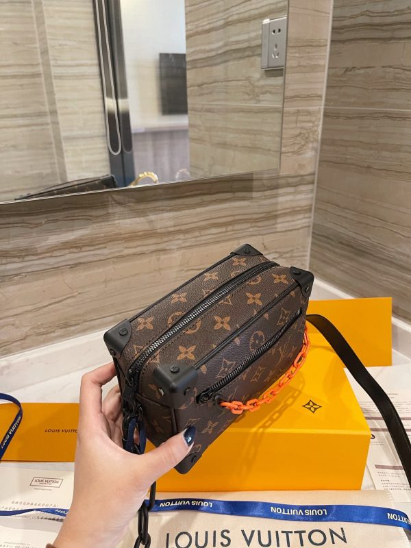 CHN LOUIS VUITTON SOFT TRUNK