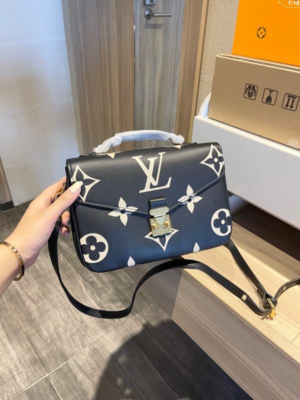 Louis Vuitton Pochette Metis Woc