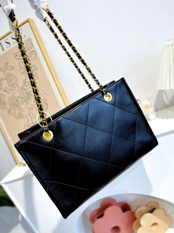 CHANEL CLASSIC DOUBLE FLAP BAG