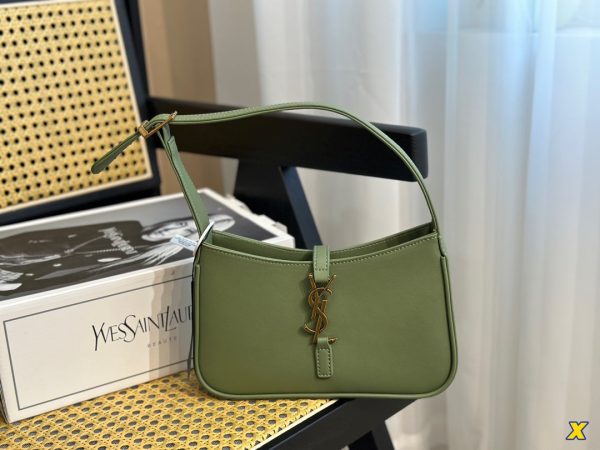 Ysl Le 5 A 7 Hobo Bag In Smooth Green