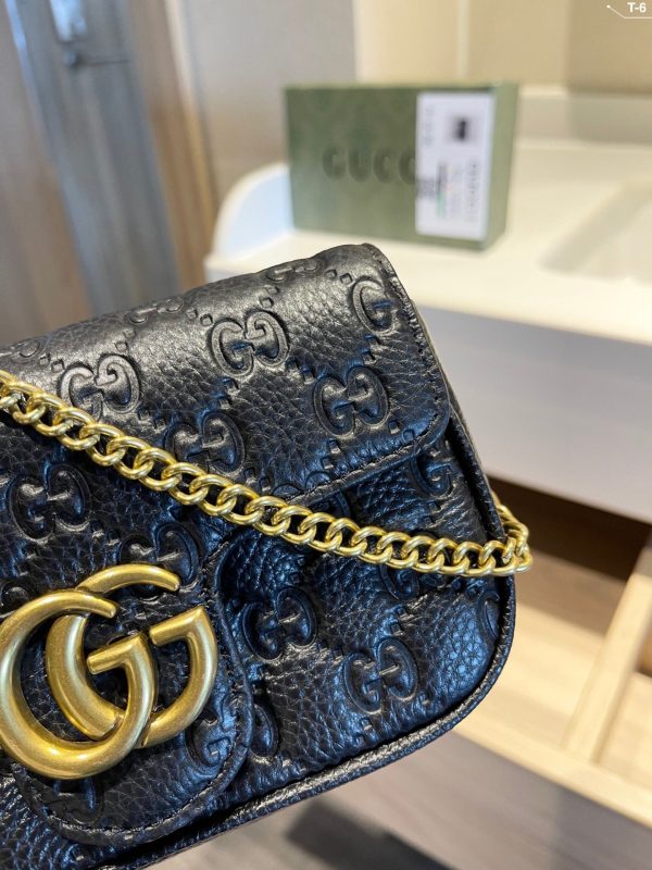 Gucci GG Marmont Matelassé Super Mini Bag