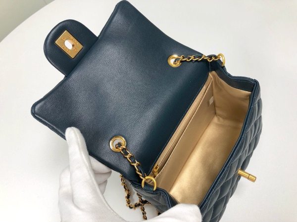 GUCCI GG Marmont mini matelassé shoulder bag