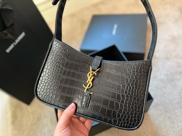 YSL LE 5 À 7 SUPPLE SMALL IN GRAINED