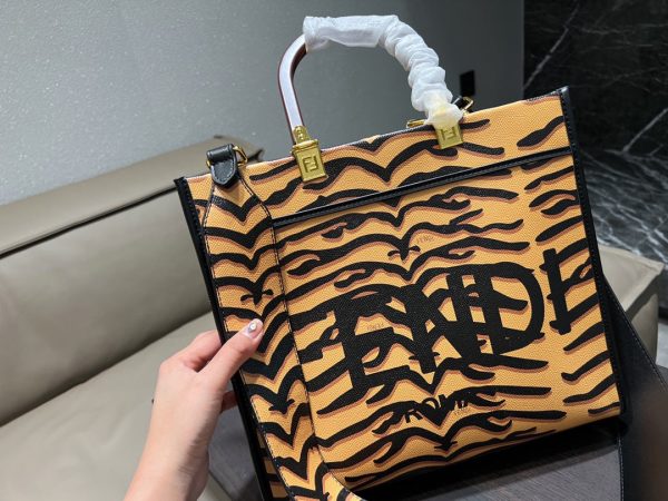 Fendi Sunshine Medium Shopper bag