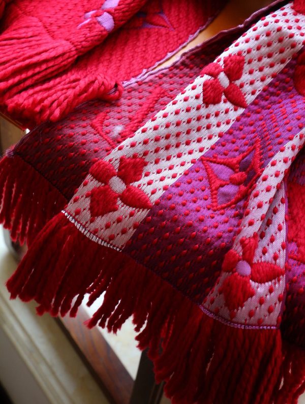 EN – Luxury LUV Scarf 002