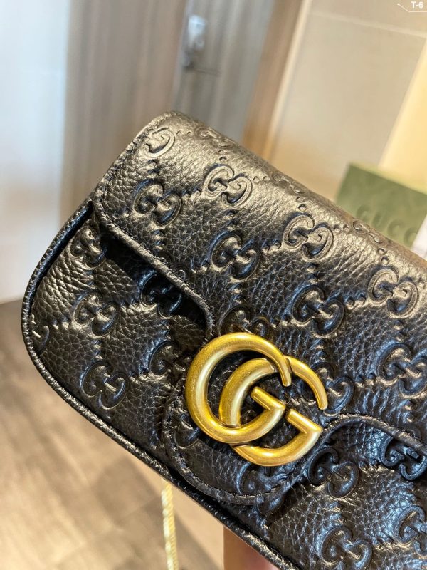 Gucci GG Marmont Matelassé Super Mini Bag