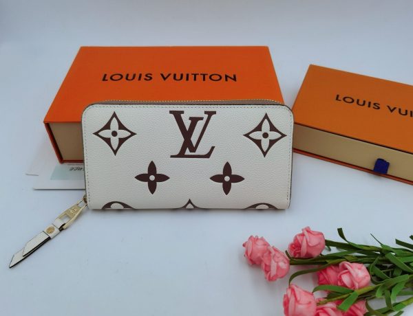 Louis Vuitton Zippy Wallet Cream