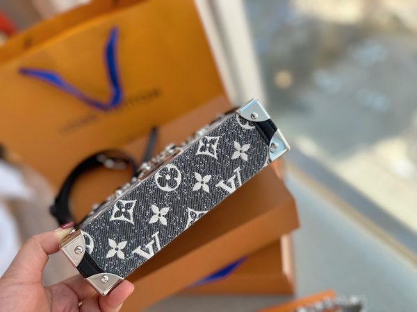 LOUIS VUITTON PETITE MALLE