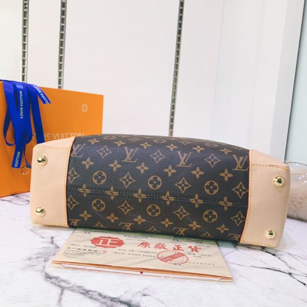 Louis Vuitton Hobo Berri Monogram mm Brown