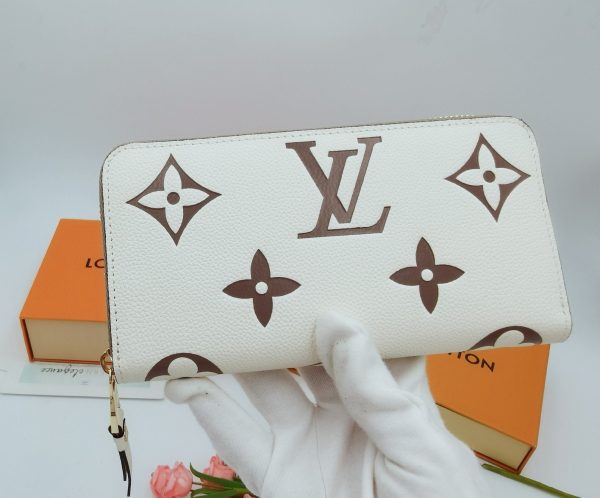 Louis Vuitton Zippy Wallet Cream