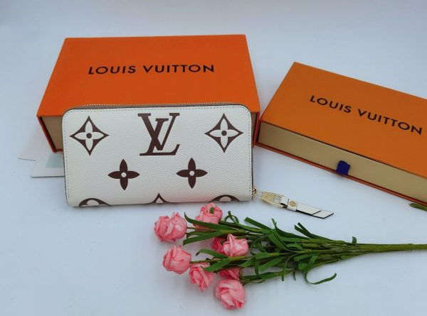 Louis Vuitton Zippy Wallet Cream