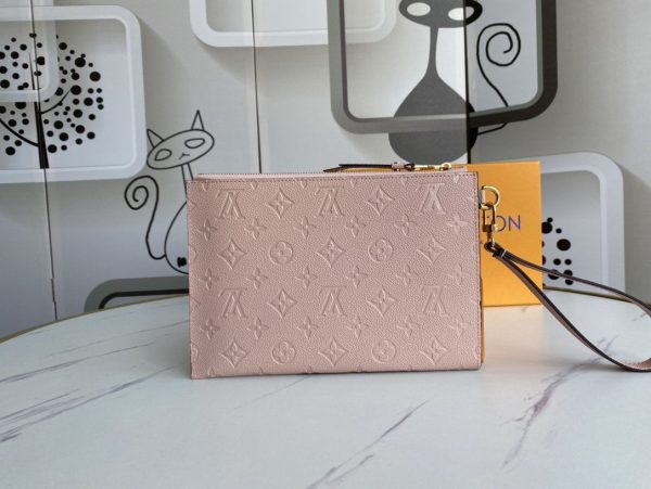 Louis Vuitton Pochette Melanie MM