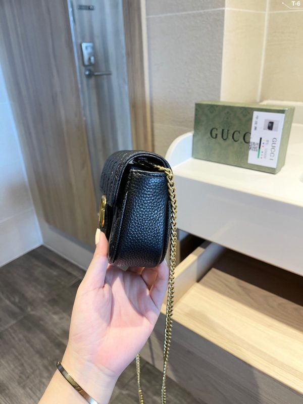 Gucci GG Marmont Matelassé Super Mini Bag