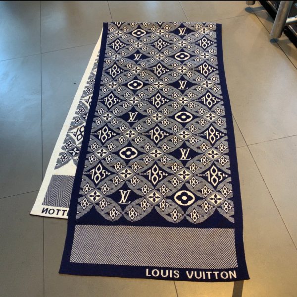 EN – Luxury LUV Scarf 009