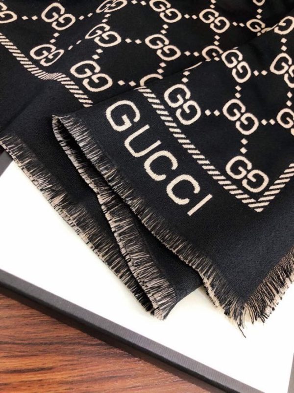 EN – Luxury GCI Scarf 037