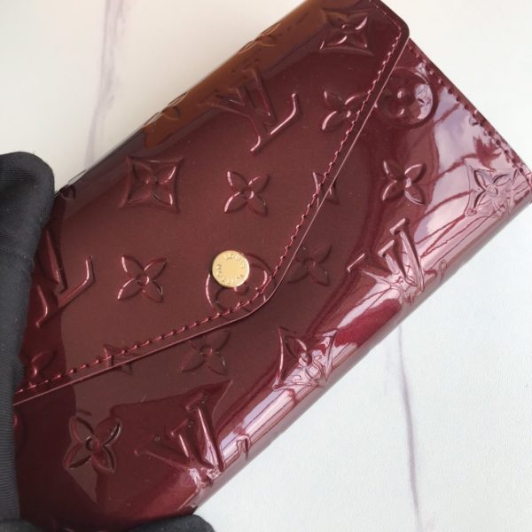 LOUIS VUITTON Sarah Monogram Vernis Wallet Rouge Fauviste