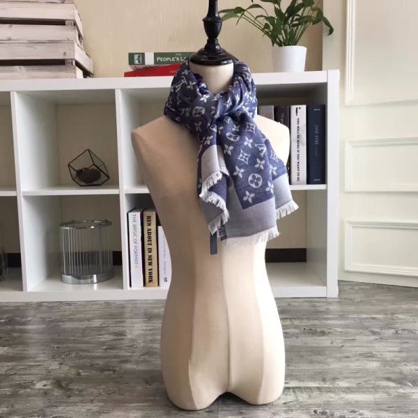 EN – Luxury LUV Scarf 018