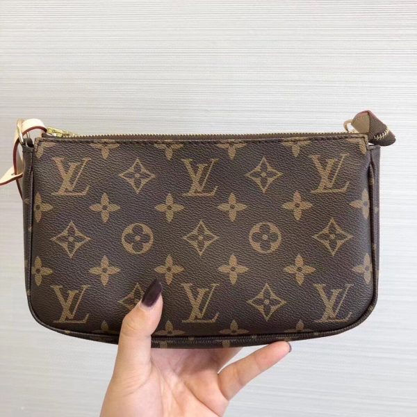 LOUIS VUITTON Pochette Accessoires Monogram Canva