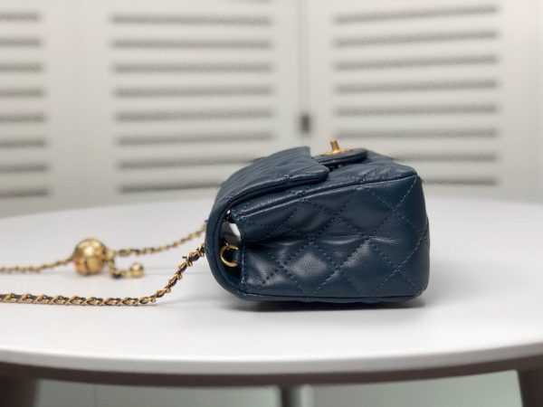 GUCCI GG Marmont mini matelassé shoulder bag