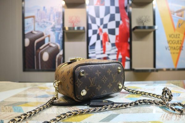 Louis Vuitton Capucines MM