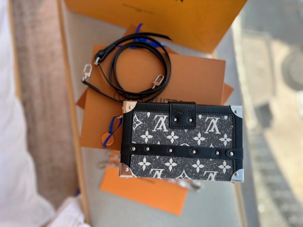 LOUIS VUITTON PETITE MALLE