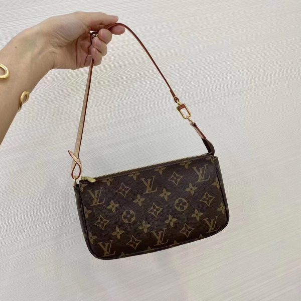 LOUIS VUITTON Pochette Accessoires Monogram Canva