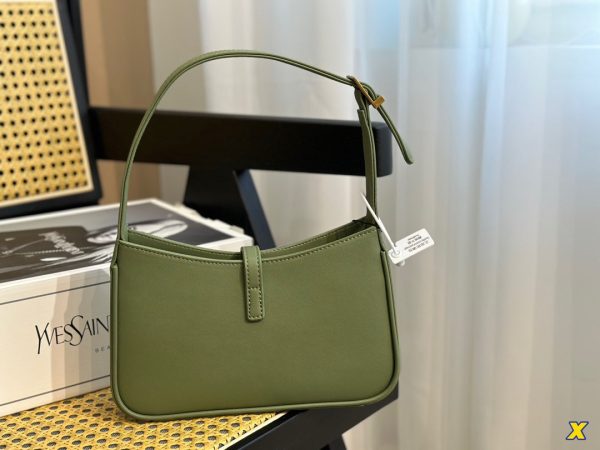 Ysl Le 5 A 7 Hobo Bag In Smooth Green