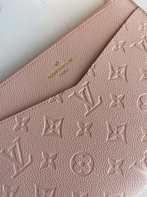 Louis Vuitton Pochette Melanie MM