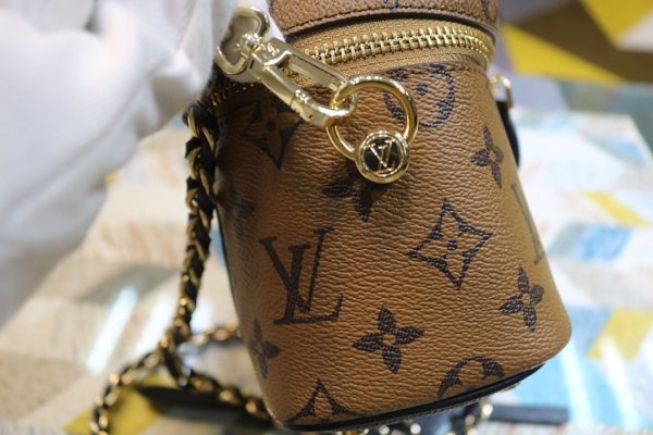 Louis Vuitton Capucines MM