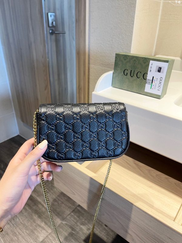 Gucci GG Marmont Matelassé Super Mini Bag