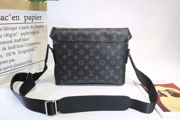 Louis Vuitton Messenger mm Voyager Grey Monogram Eclipse