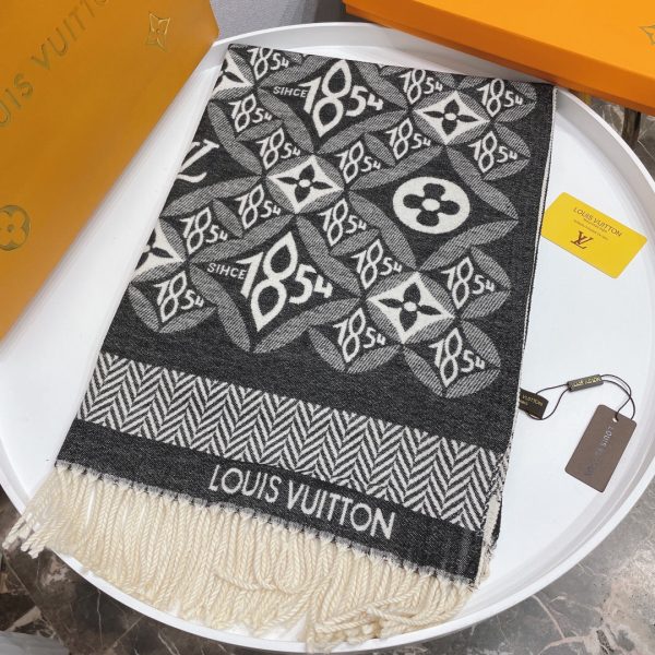 EN – Luxury LUV Scarf 003