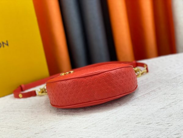 i Louis Vuitton Loop Baguette Bag ‘Red’