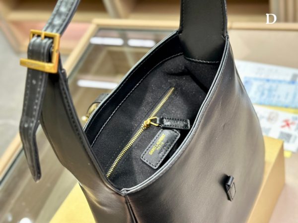 Saint Laurent Women Le 5 À 7 Leather Hobo Bag