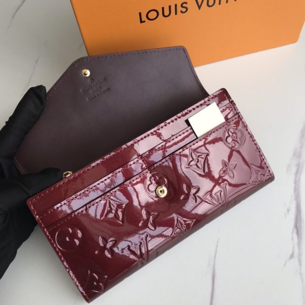 LOUIS VUITTON Sarah Monogram Vernis Wallet Rouge Fauviste