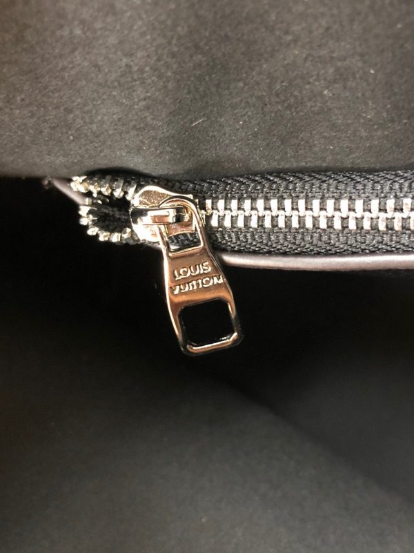 Louis Vuitton Carmel Hobo Bag ‘Mouse Grey’