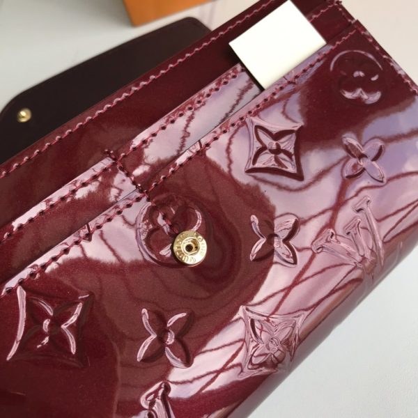 LOUIS VUITTON Sarah Monogram Vernis Wallet Rouge Fauviste