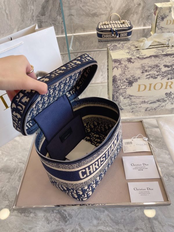 Dior – Diortravel Vanity Case Blue Dior Oblique Embroidered Velvet – Women